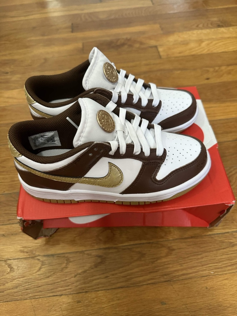 *Slightly Used* Nike Dunk Low Big Kid White Brown (HM3725-171) Size 4Y